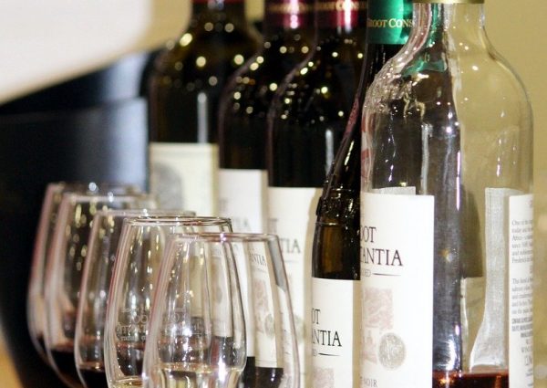 wine tasting, glasses, wine bottles-1376267.jpg